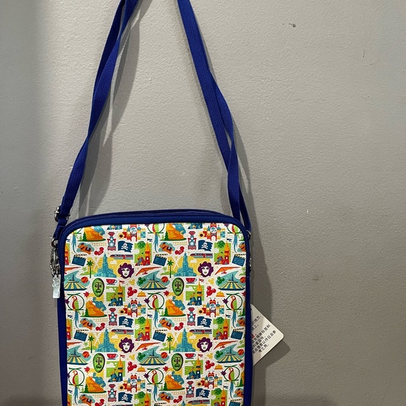 Disney parks iPad carrying case! - Picture 5 of 6